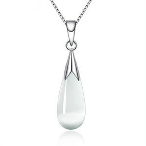 NWT. Tear drop necklace
